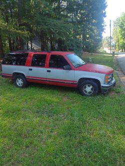 97 GMC Suburban niiice runs great $2500