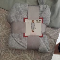 Brand New Jaclyn Deluxe Touch Lounge Robe Size L/XL