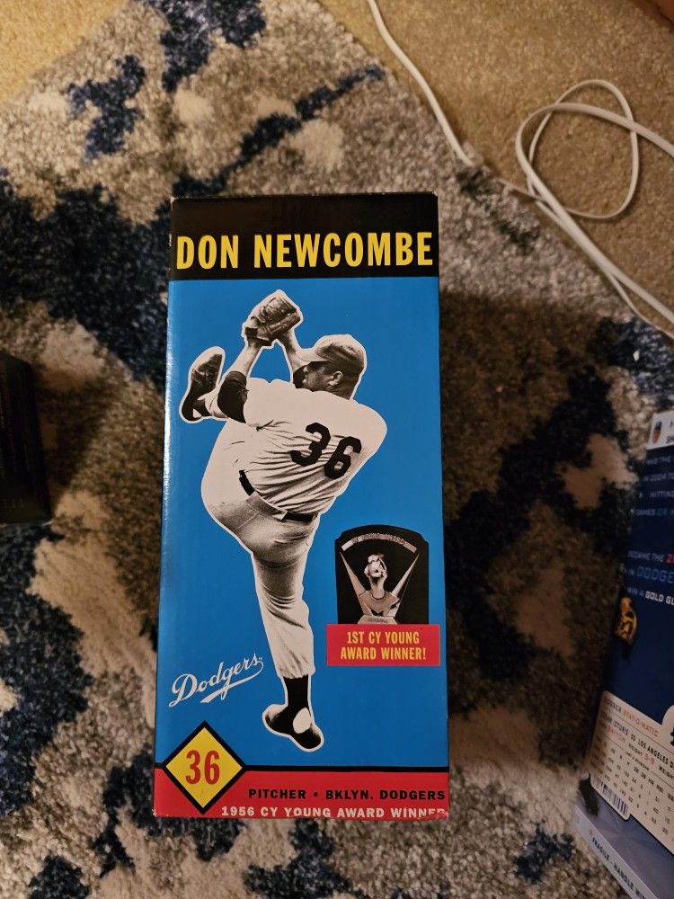 Dodger bobbleheads all in box mint condition. When tommy lassorda to sandy kofax one eric ganier, one don drysdale, one barry bonds, one don newcomer