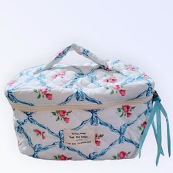 🌸 Quilted Makeup and Accessory Large Carry Bag 🌸
