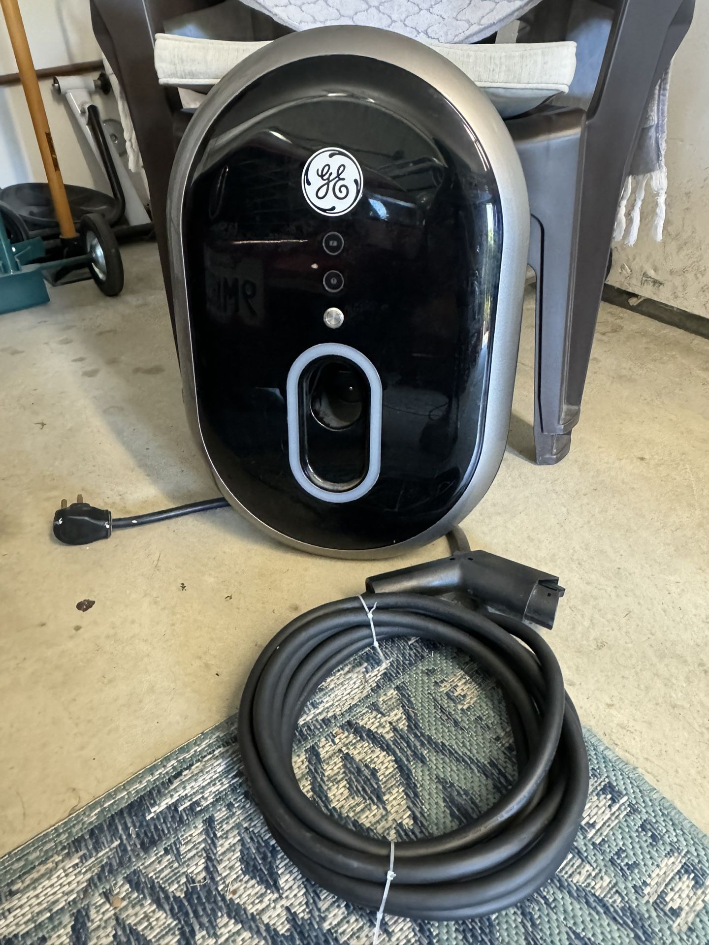 GE Electric Vehicle Charging Station