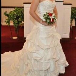 Wedding Dress with detailed beading. Size 10-12