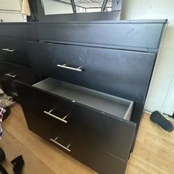 Black Dresser With Mirror(tocador negro con espejo )