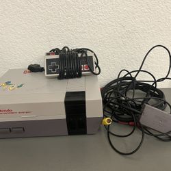 Nintendo NES Original Vintage 1980’s Video Game Console 