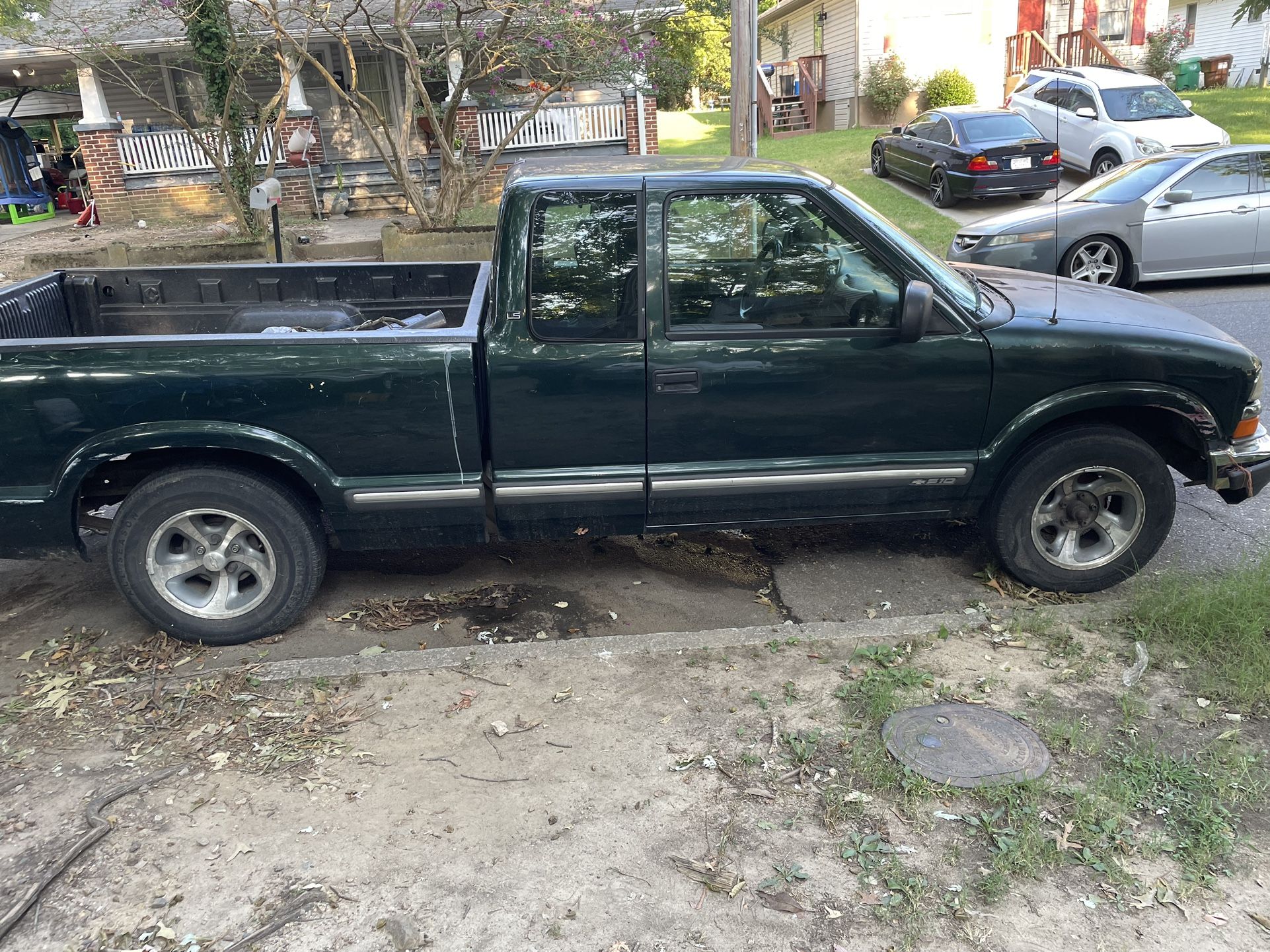 03 S-10 Chevy Pick Up parts only or fix up