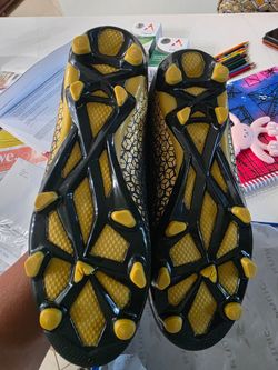 Runic soccer outdoor shoes
