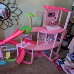 Barbie Dream House 
