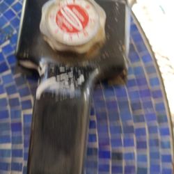   Carpet Knee Kick Almost New