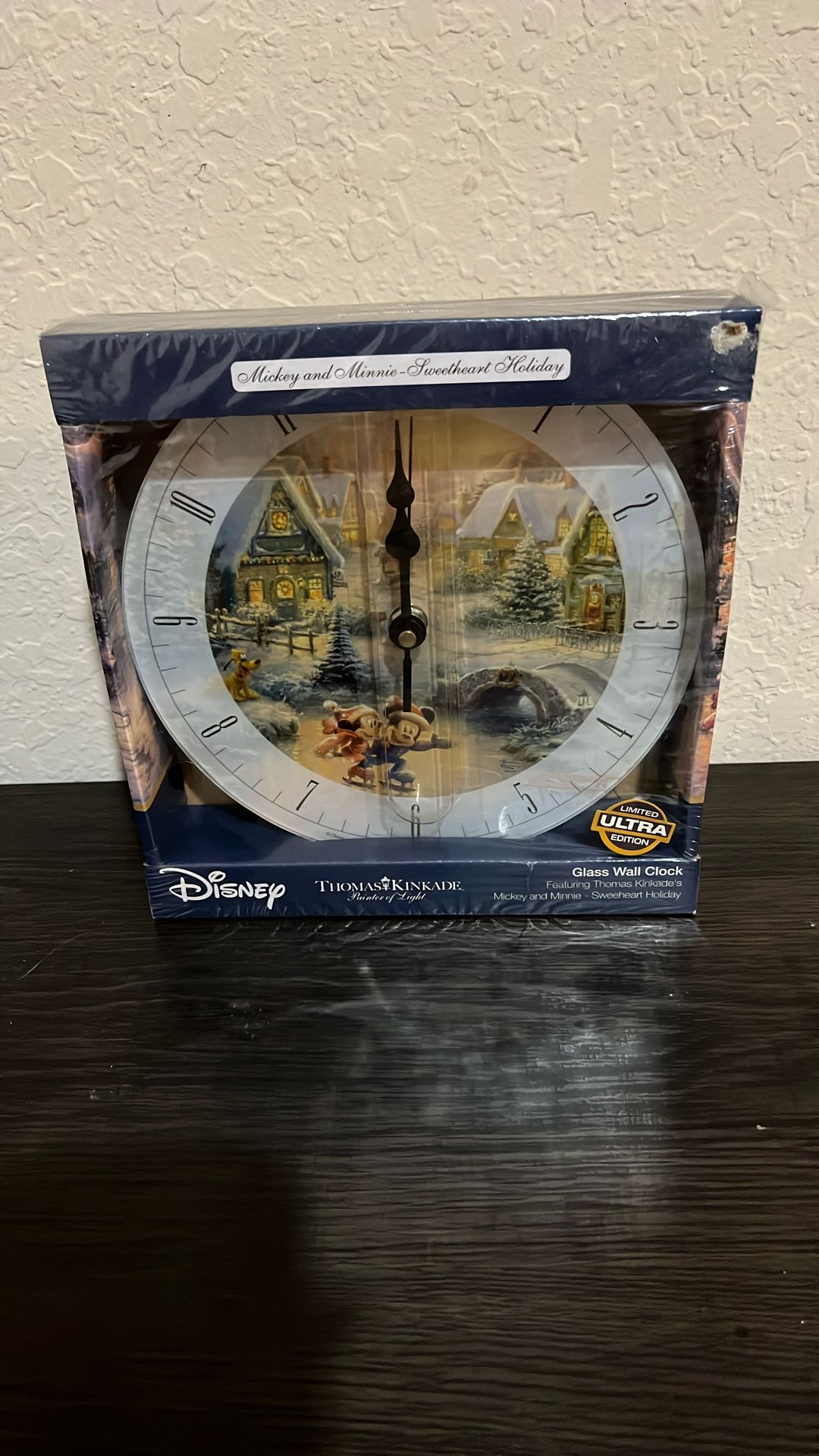 Thomas Kinkade Mickey And Minnie-sweetheart Holiday Edition Glass Wall Clock