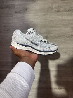 Navy and white Vomero