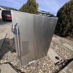 Free Mini Fridge 4x4 