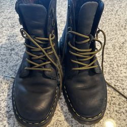Woman Dr martens Boots