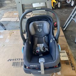 Uppababy Mesa Car seat and base 