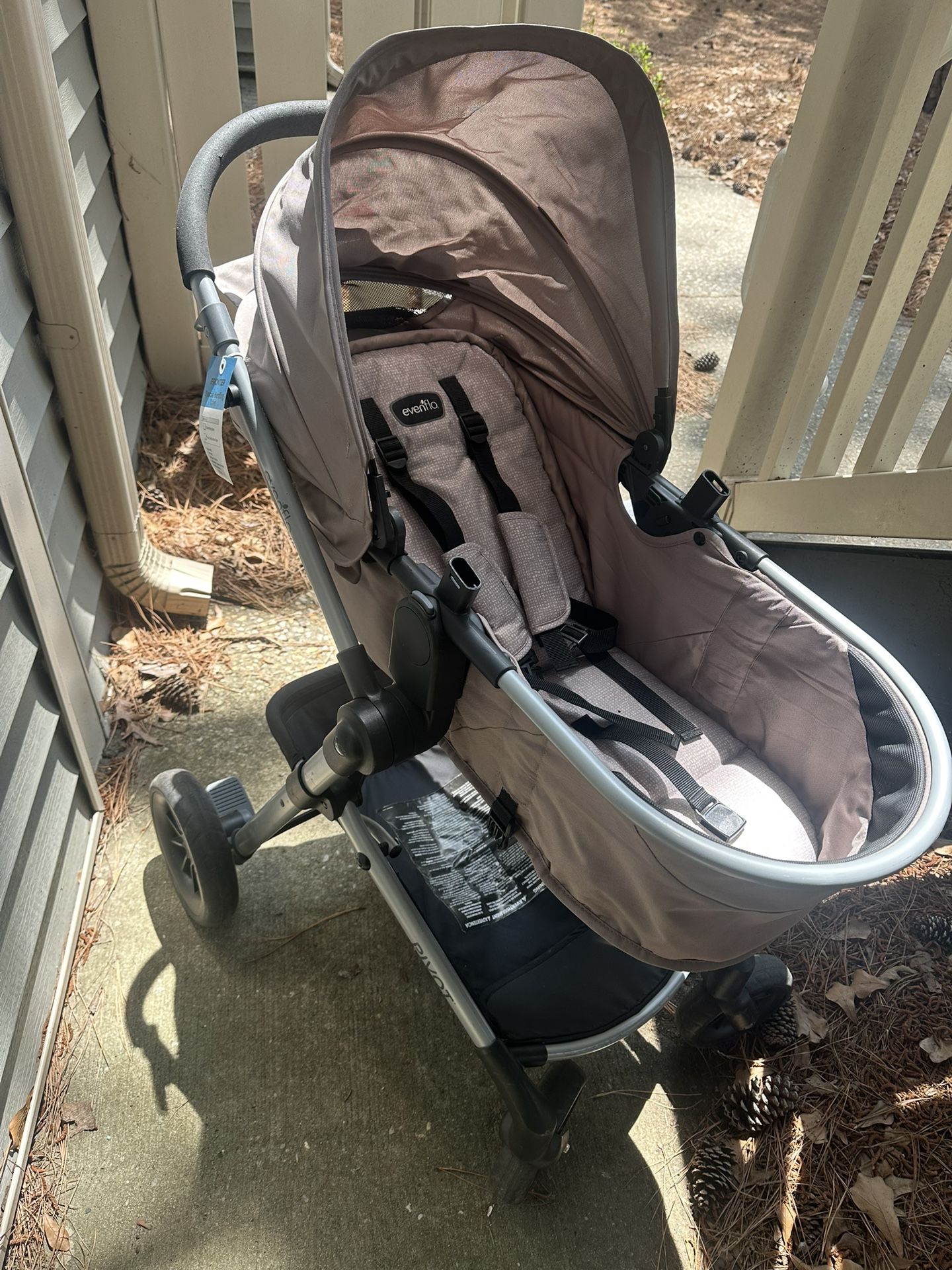 Pivot stroller