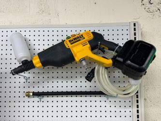 DEWALT 20V MAX 550 PSI CORDLESS POWER CLEANER USED