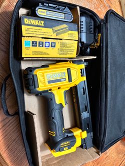 Dewalt cable stapler