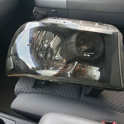 headlight Left Side tundra 2007
