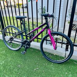 SPECIALIZED HOTROCK YOUTH MOUNTAIN BIKE 24” Wheels 