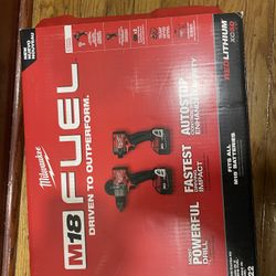 Milwaukee Hammer Drill & Impact Driver combo 