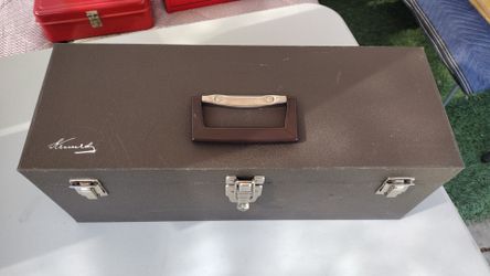 Vintage Kennedy CS-19 wrinkle finish tool/ tackle box. Very collectable