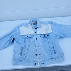 Vintage Levi's Men's XL Denim Jacket Made In USA.
