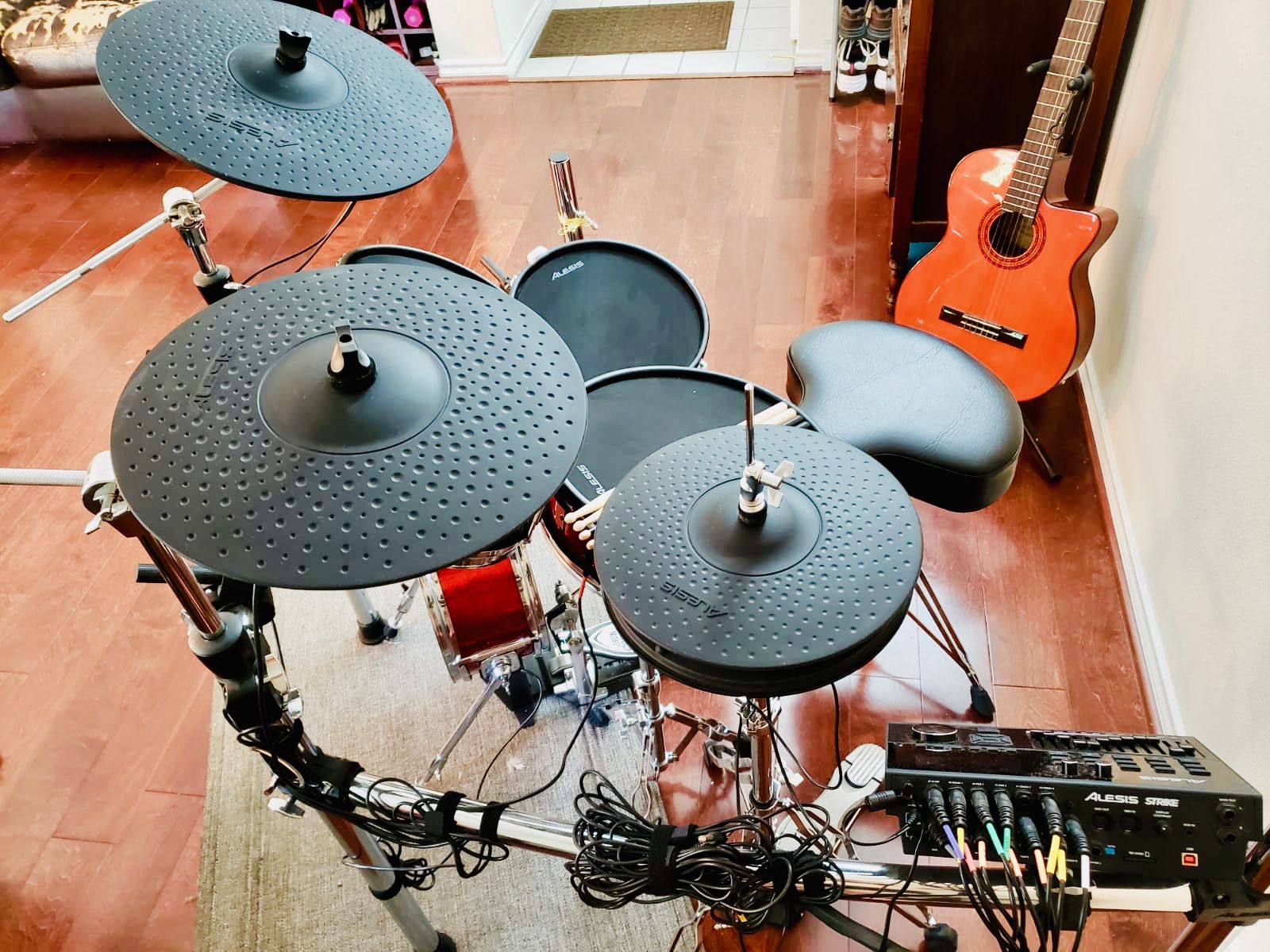 🎼🥁 On Sale new unused 🤟🏼🥁 ✅Alesis Strike Kit | Eight-Piece Professional Electronic Drum Kit with Mesh Heads