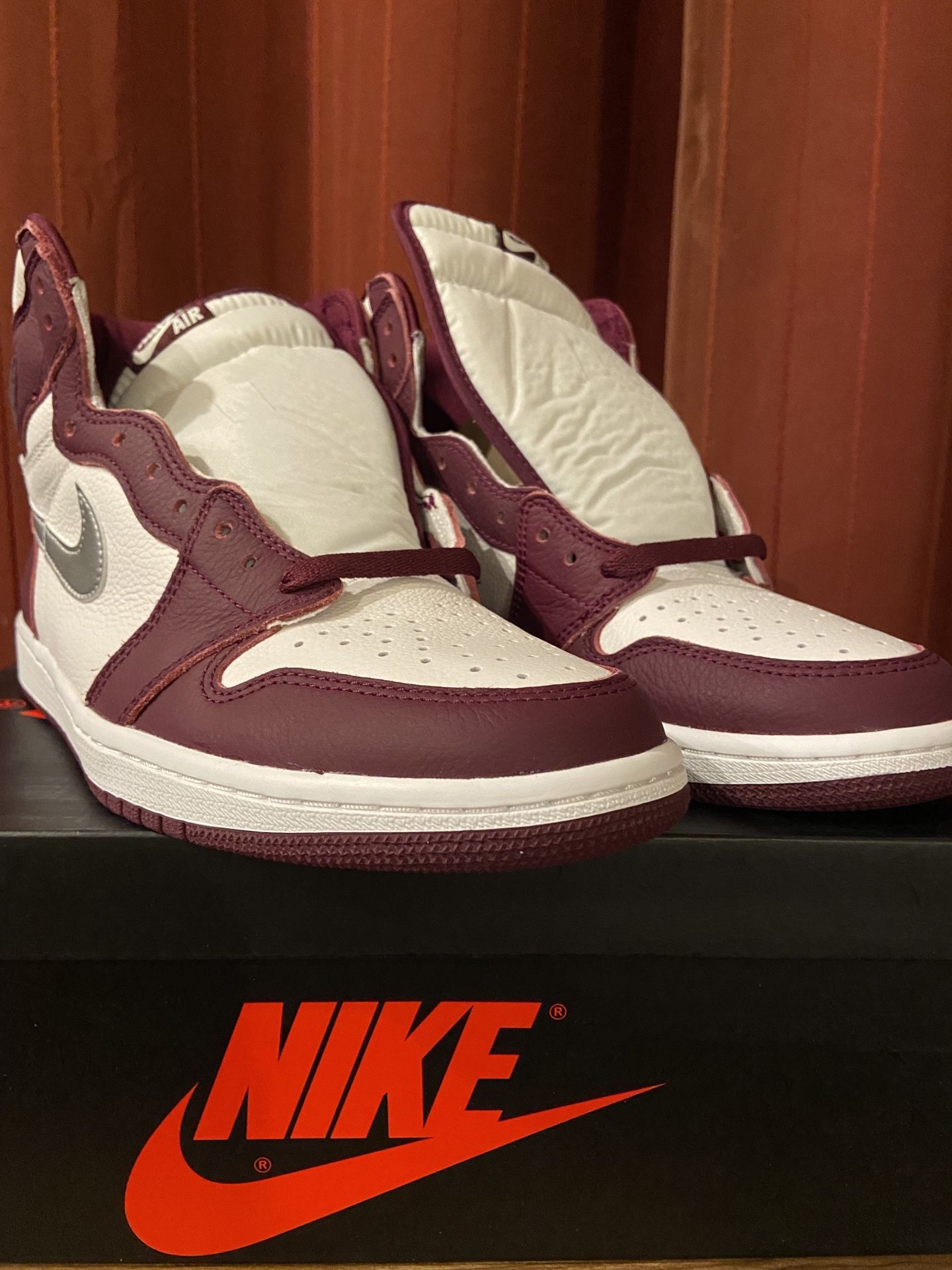 Nike Air Jordan 1 Retro High OG Bordeaux