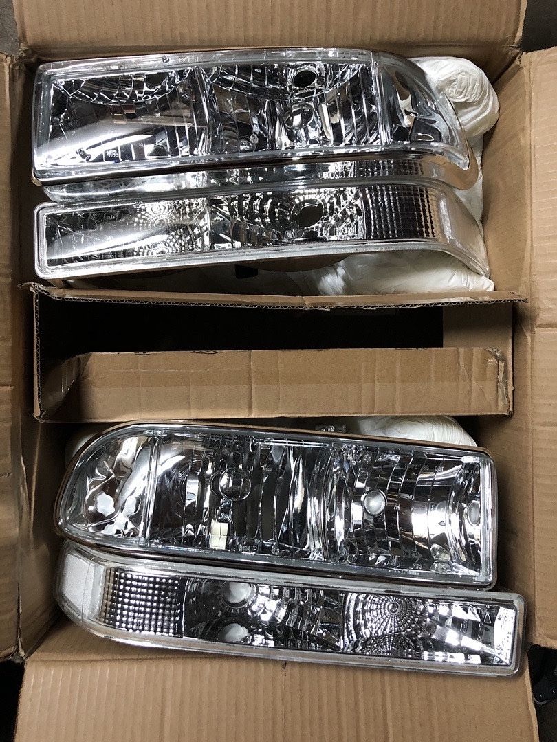 98-04 Chevy blazer / S10 CHROME HOUSING AND CLEAR HEADLIGHTS Open Box