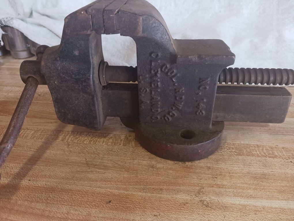 Bench Vise 