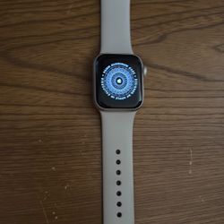Apple Watch SE GPS + Cellular (2024)