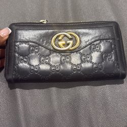 Authentic Gucci wallet