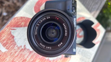 Carl Zeiss 24mm f/1.8 Lens