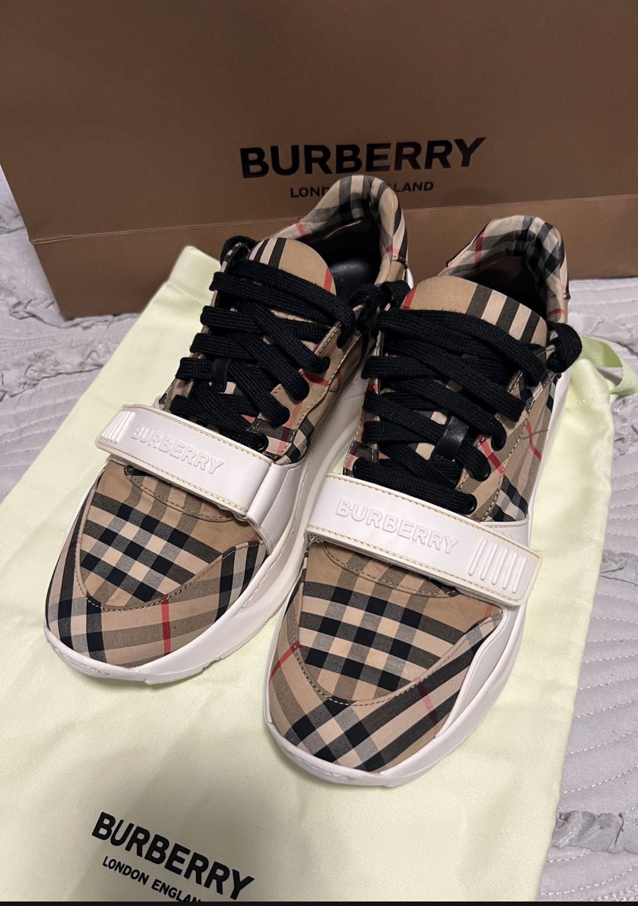 Burberry Shoes autentic Size 43