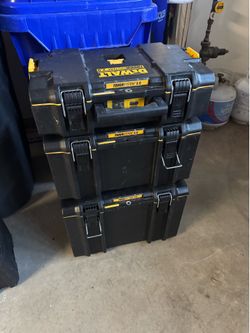 Dewalt 22 inch pack out with roller