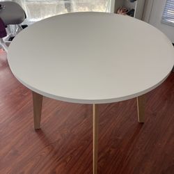 Round Table 
