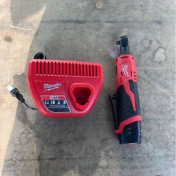 Milwaukee M12 Ratchet Kit 3/8