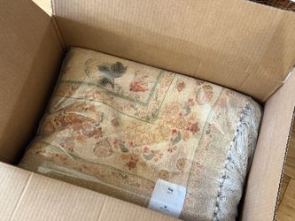 Brand New UO 5x7 Rug (Lola Floral Digital Printed Chenille Rug)