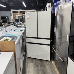🔥SAMSUNG BESPOKE 23 CUBIC FT. COUNTER DEPTH REFRIGERATOR WITH BEVERAGE CENTER AND ICE MAKER-WHITE GLASS🔥