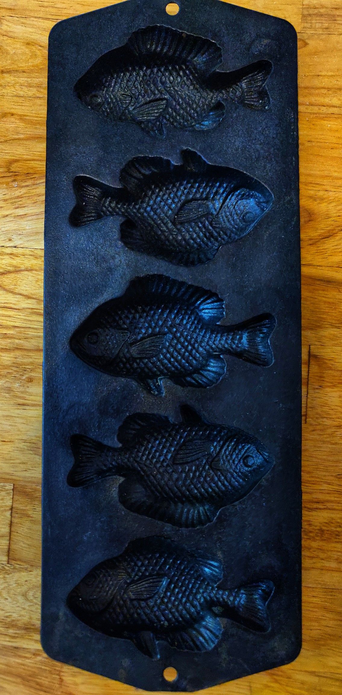 Vintage Lodge L5PP3 Pre-Seasoned Perch Muffin/Cornbread Pan