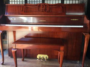Photo 2001 Yamaha Piano Excellent condition will deliver
