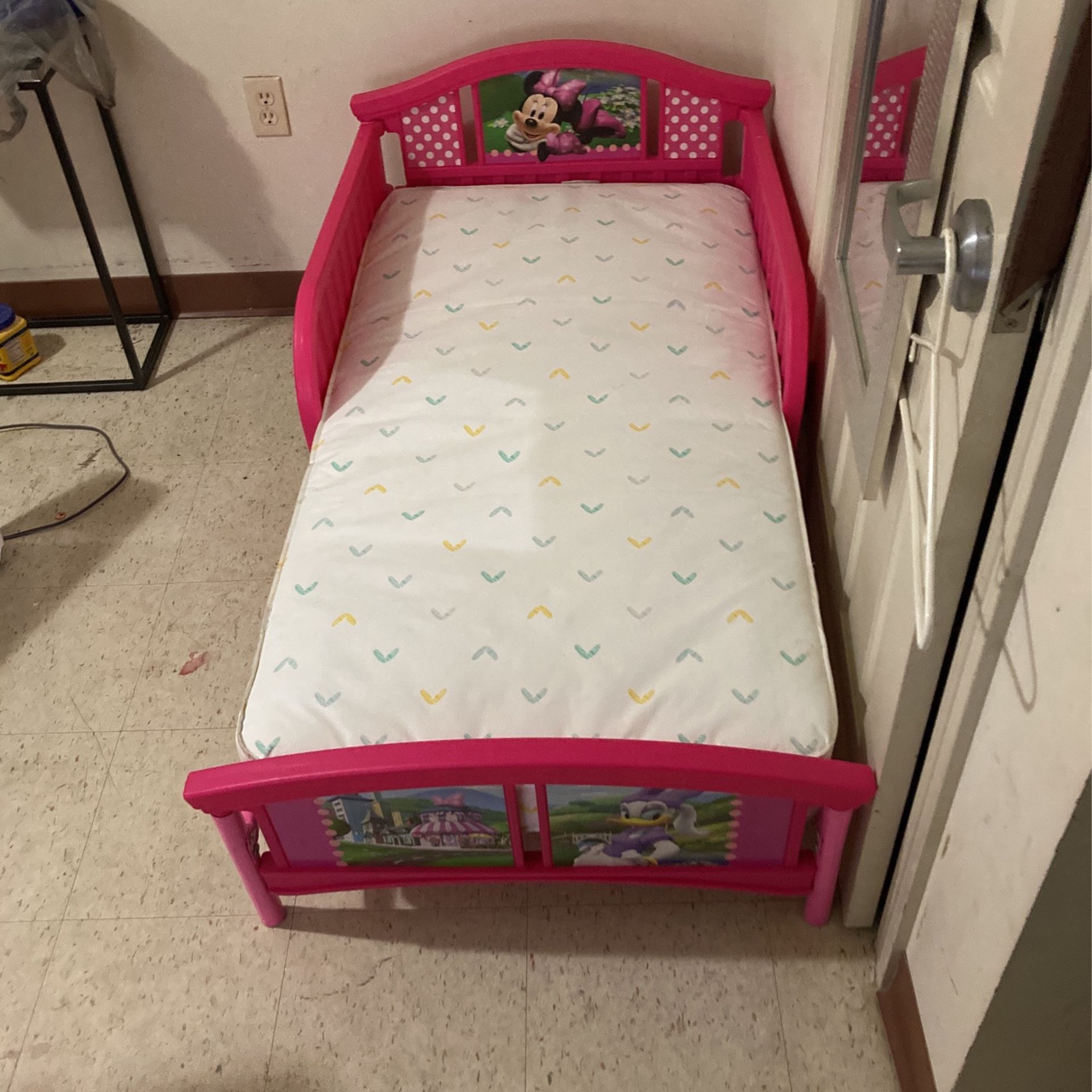 Little Girl Bed Almost New