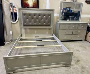 Crown Mark Furniture 3pc Queen bedroom set - in Champagne Silver 