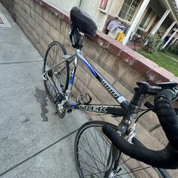 Trek 1000  SL road bike  aluminum light weight  Needs a clean