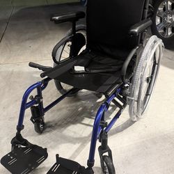 Foldabke Wheelchair w/ Power assist