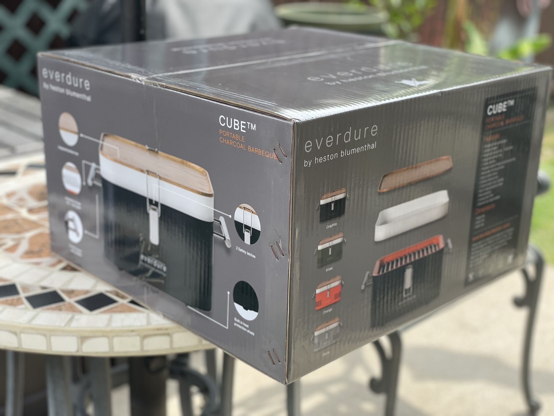 Everdure Grill / Charcoal Grill 