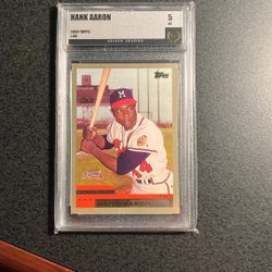 Hank Aaron 2000 Topps Gold Baseball Card -Graded 5