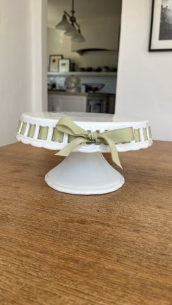 Cake pedestal