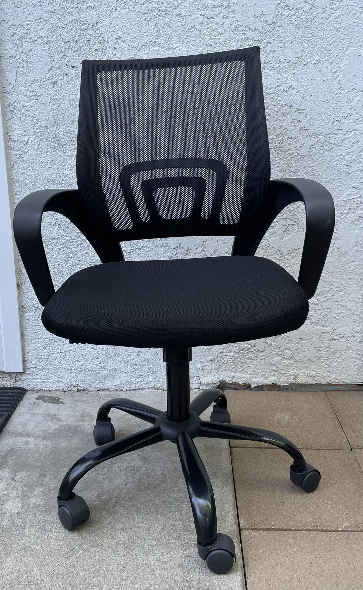 2 Office Desk Computer Chairs Ergonomic Mesh Gaming Mid Back Seat With comfy Lumber support adjustable height swivel in good condition