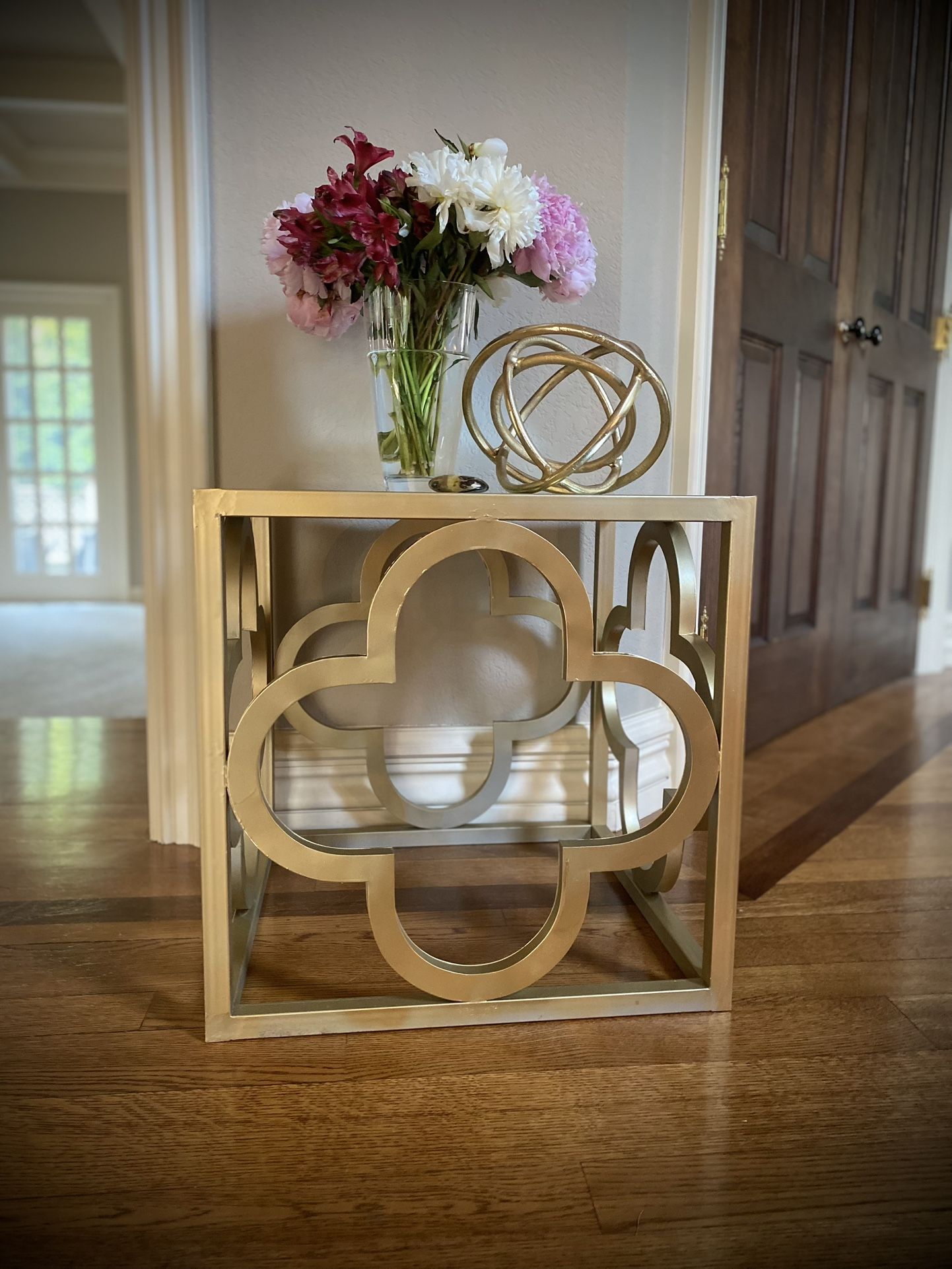 Contemporary, Stylish Cloverleaf end table