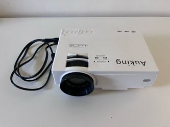 Auking M8-F mini projector